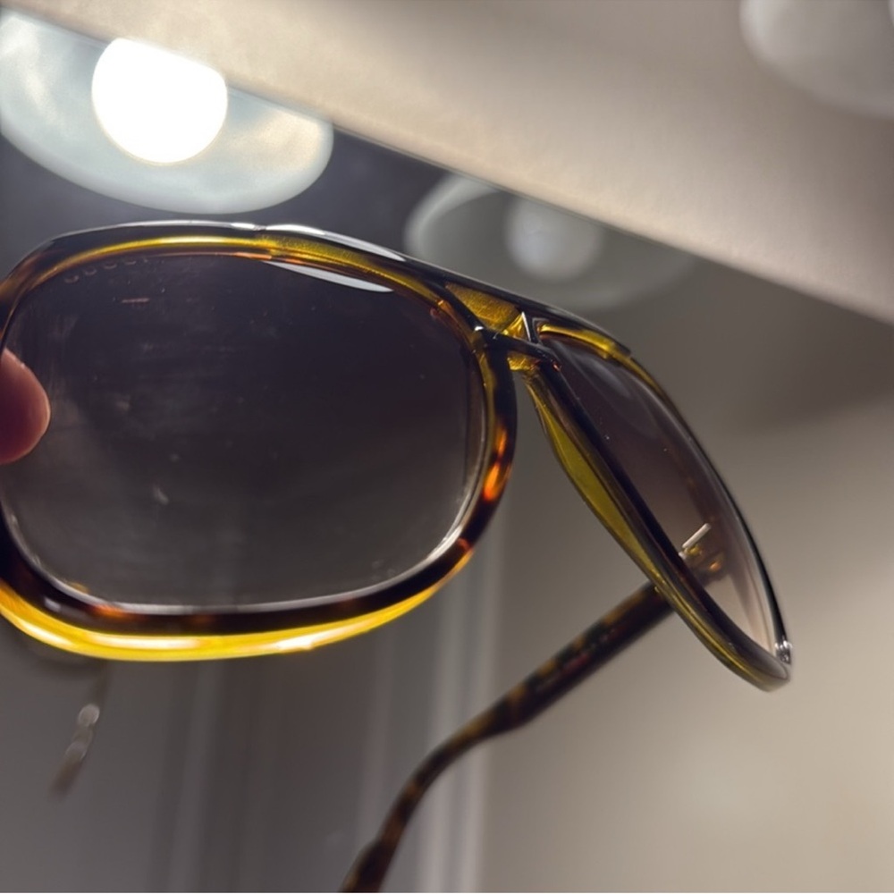Gucci Sunglasses - Picture 6 of 7